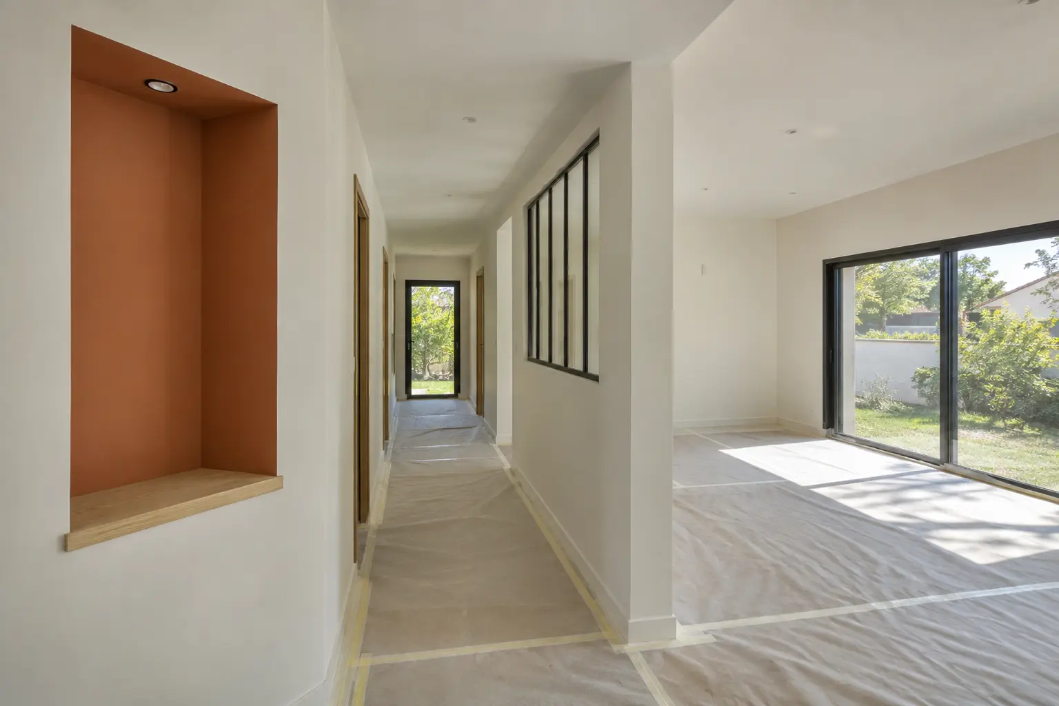 peintre-linars-renovation Illustration : Peinture des boiseries en Charente : portes, escaliers et volets